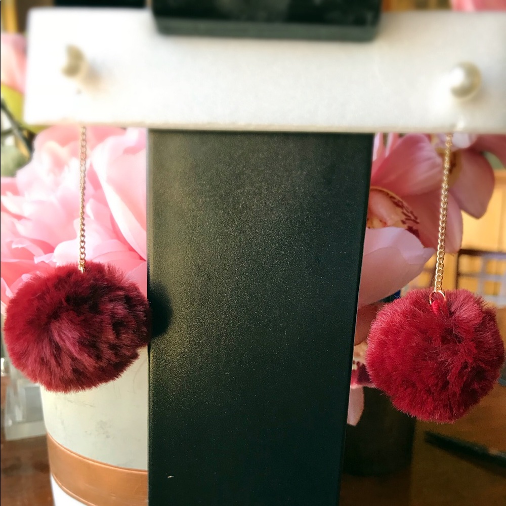 Free with any bundle of 2!!!! Fashion earrings